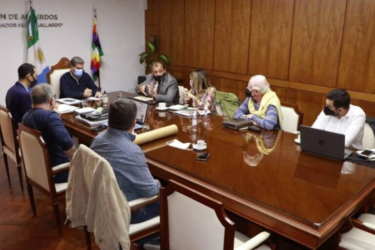 Reunión de la FEPUCH con el Gobernador del Chaco por acceso a viviendas para los profesionales del Chaco